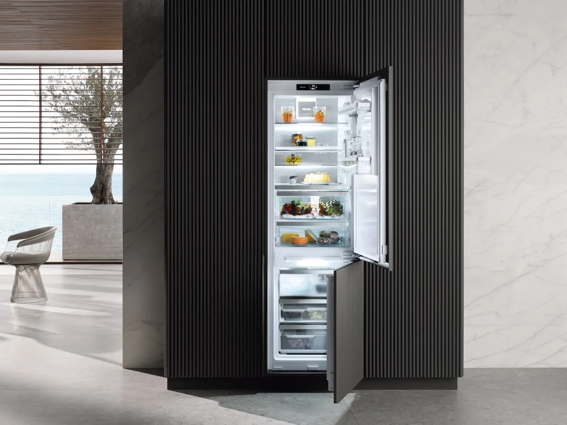 Miele Dialog+ built-in refrigerator product photo