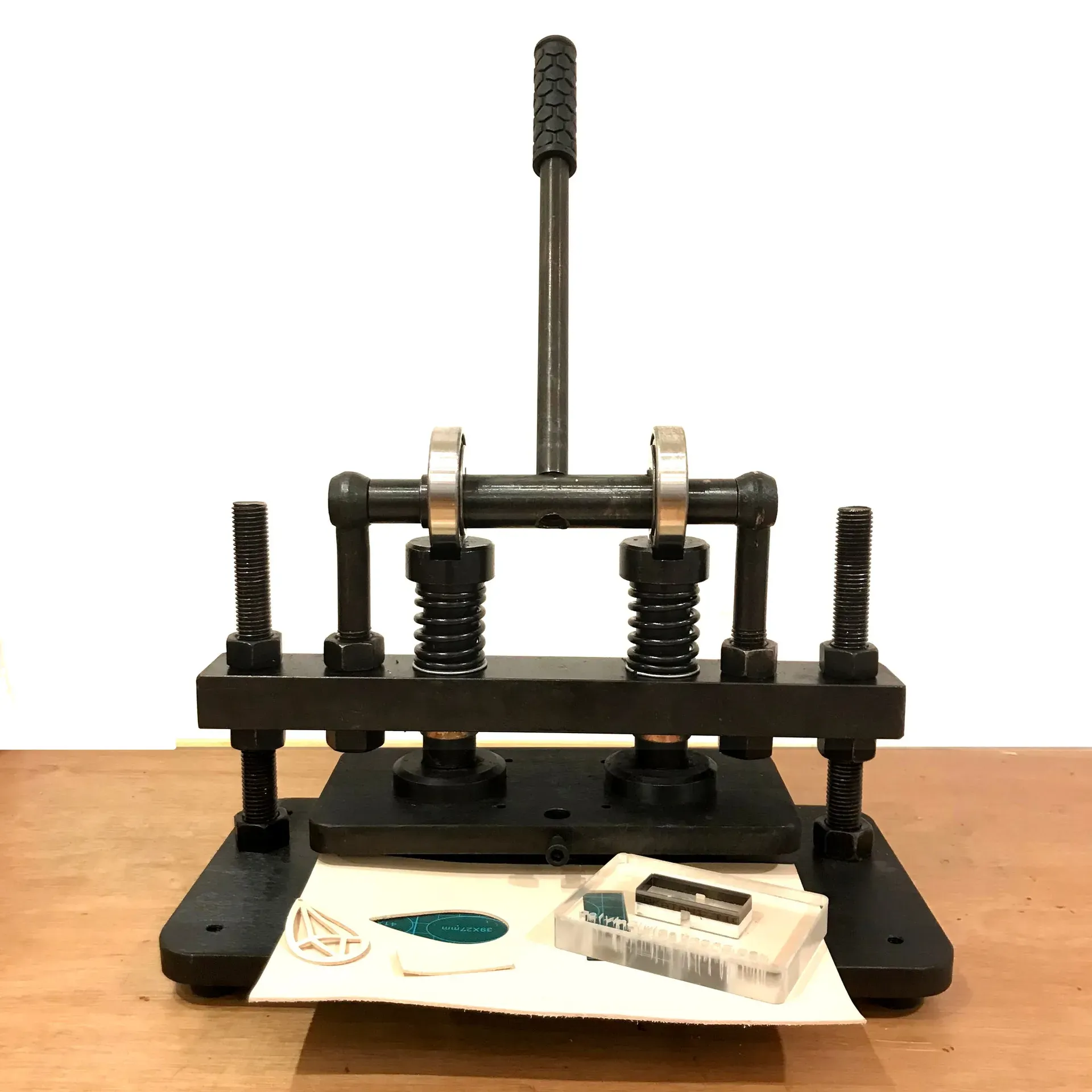 LW Desktop Die-Cutting Press product photo