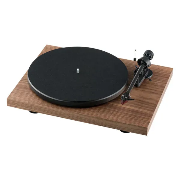 Pro-Ject Debut Carbon DC turntable product photo